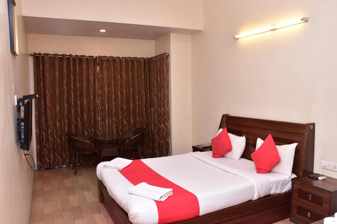 Popular Hotel Pune Exterior foto