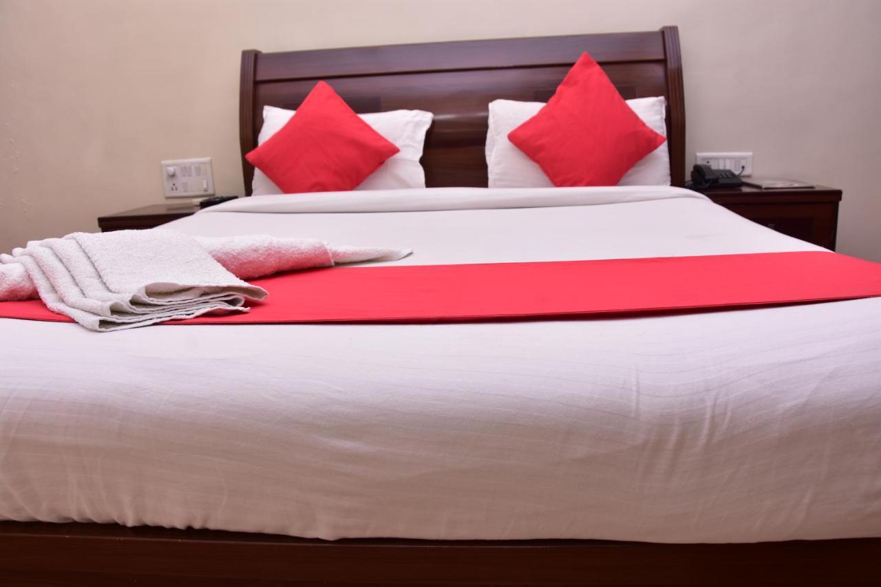 Popular Hotel Pune Exterior foto