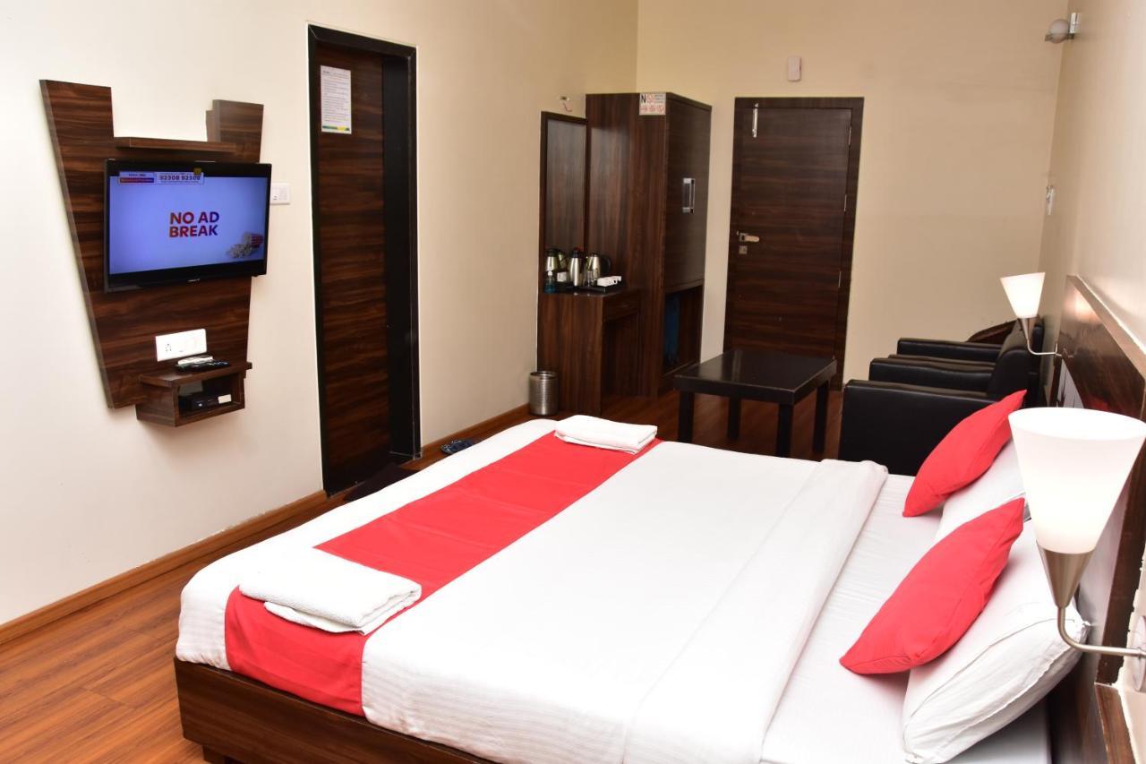 Popular Hotel Pune Exterior foto