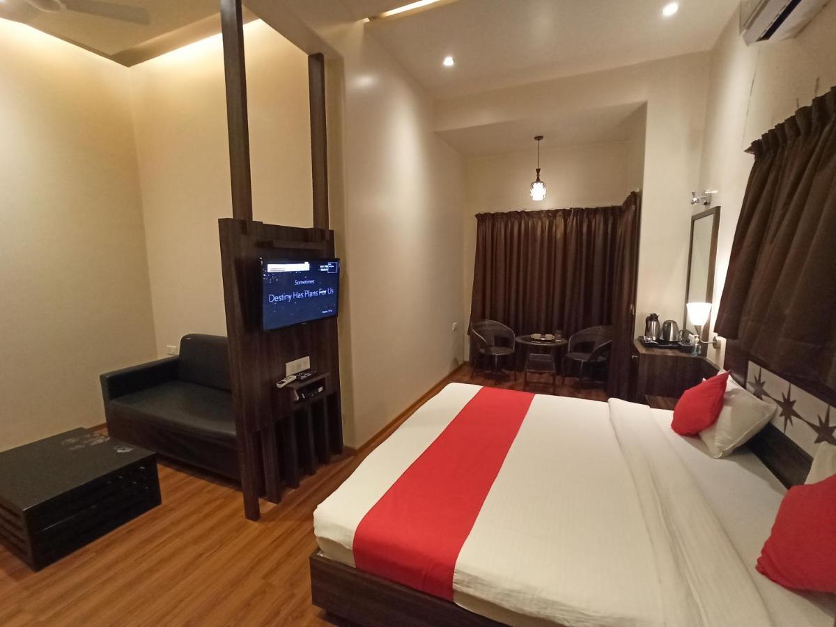 Popular Hotel Pune Exterior foto