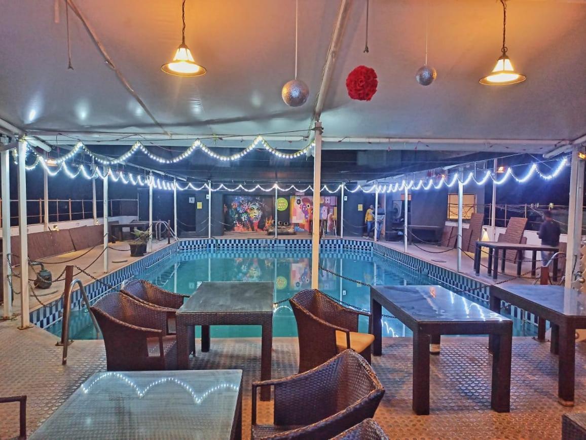 Popular Hotel Pune Exterior foto