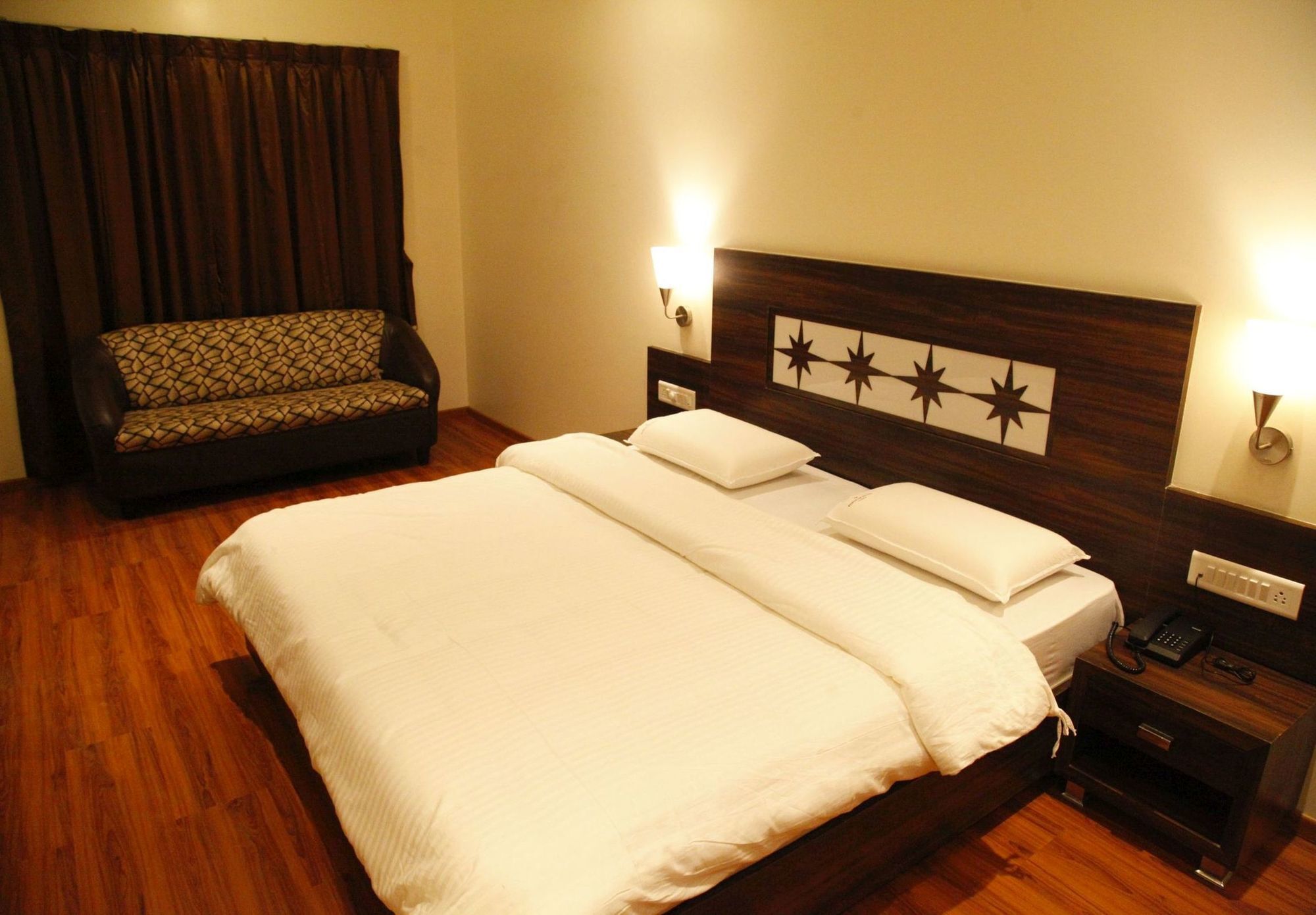 Popular Hotel Pune Exterior foto