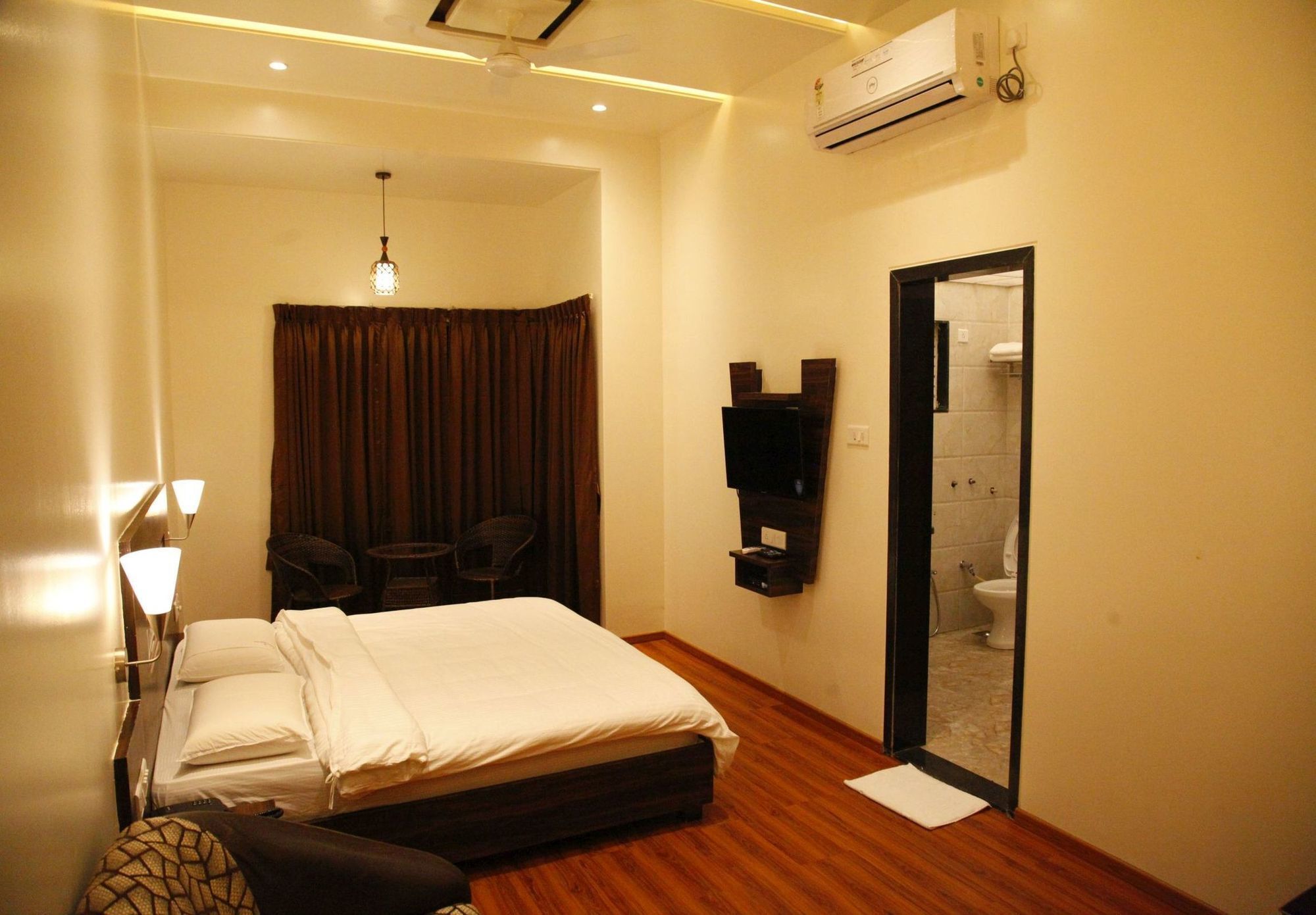 Popular Hotel Pune Exterior foto
