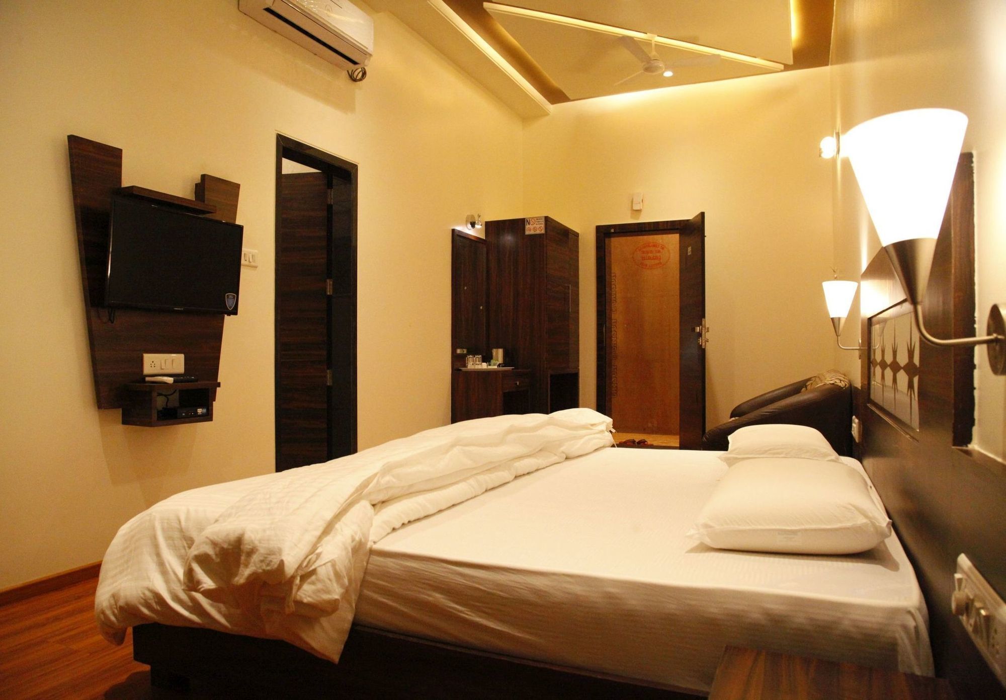 Popular Hotel Pune Exterior foto